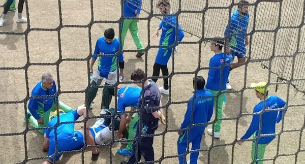 চরম দুঃসংবাদ পেল পাকিস্তানঃ মাথায় বলের আঘাত পেয়ে হাসপাতালে তারকা ক্রিকেটার