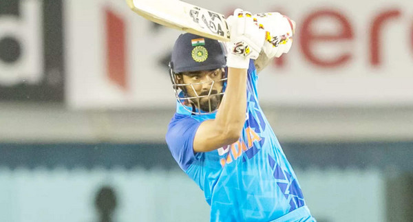 ছক্কা ছক্কা ছক্কাঃ শুরু হল হার্দিকের ব্যাটিং ঝড়