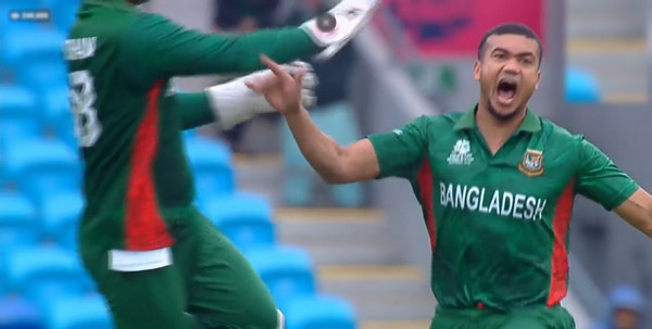 আউট আউট আউট, প্রথম বলেই উইকেট তুলে নিল তাসকিন