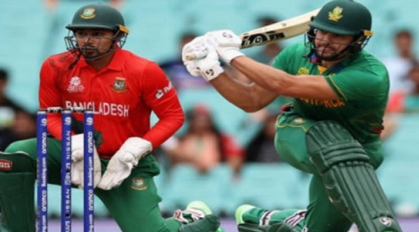 ১২ ওভার শেষ দেখে নিন সর্বশেষ স্কোর