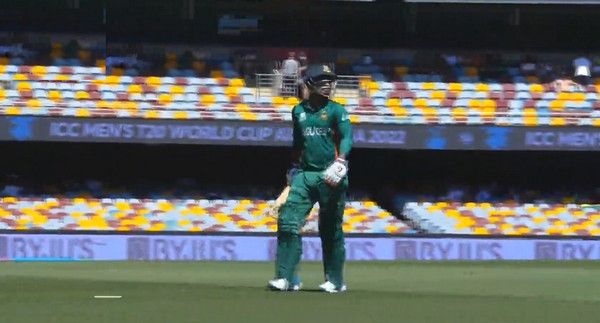 ৫ ওভার শেষে দেখে নিন সর্বশেষ স্কোর