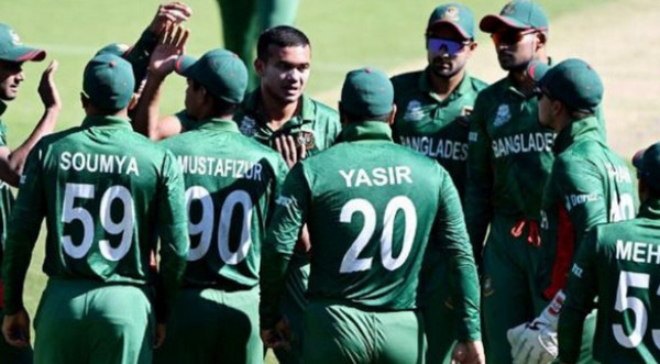 আবারও তাসকিনের দুর্দান্ত বোলিংয়ে আউট, দেখুন সর্বশেষ স্কোর