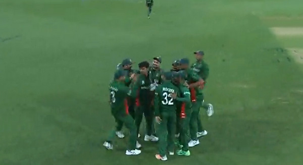 টাইগারদের দুর্দান্ত বোলিংয়ে শুরুতেই আউটল রোহিত, দেখে নিন সর্বশেষ স্কোর