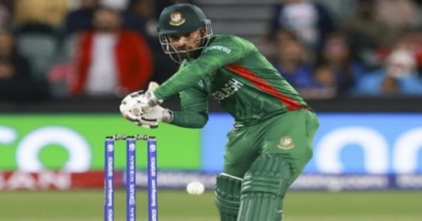 লিটনকে যে বিশেষ উপহার দিয়েছেন কোহলি