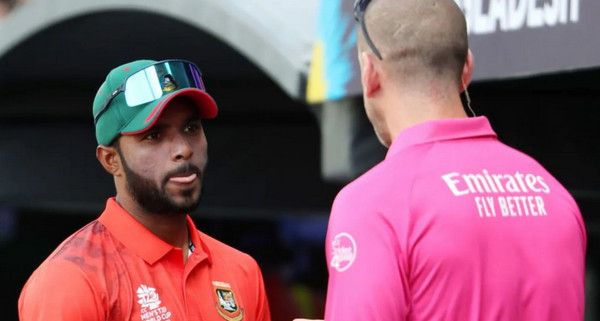 "অ্যাম্পিয়ার দেখে ও না দেখার ভান করছে"