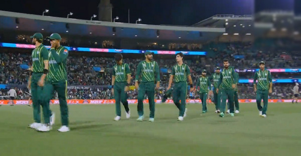 ফাইনালের লক্ষ্যে পাকিস্তানের সামনে যে বিশাল রানের টার্গেট দিল নিউজিল্যান্ড