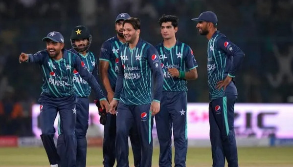 ১৯৯২ এর পুনরাবর্তনঃ ইমরান খানের দলের সাথে যে মিল রয়েছে বাবরের দলের
