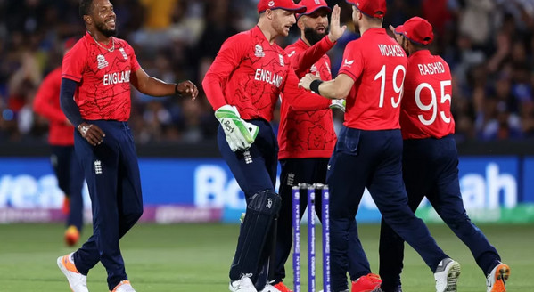 বাটলার-হেলস ঝড়ে সাফ ভারতকে উড়িয়ে ফাইনালে উঠে গেল ইংল্যান্ড