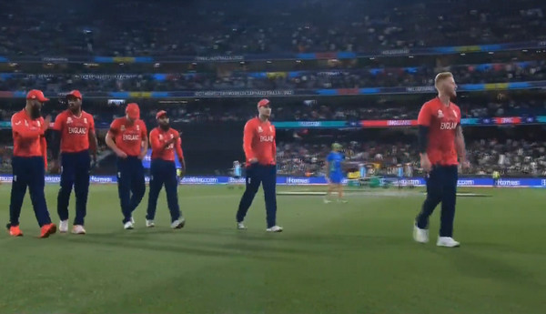 ফাইনাল ম্যাচে ইংল্যান্ডের সামনে যত রানের লক্ষ্য দিল পাকিস্তান