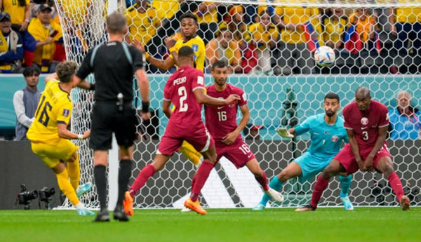 ৯২ বছরের লজ্জার ইতিহাসে শুরু কাতার বিশ্বকাপ