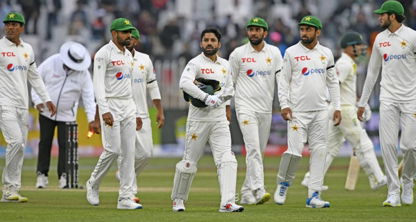 সেরা পেসার ছাড়াই ইংল্যান্ডের বিপক্ষে পাকিস্তানের দল ঘোষণা