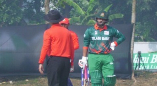 নতুন করে আবারও আম্পায়ারিং বিতর্ক, এবার শিকার তামিম নিজেই