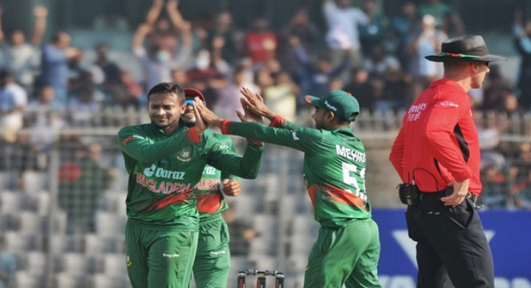 সাকিবের ৫ উইকেট দিশেহারা ভারত, দেখুন সর্বশেষ স্কোর