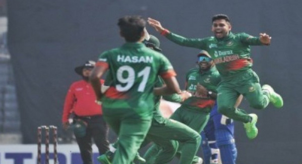 টাইগারদের বোলিং তাণ্ডবে দিশেহারা ভারত, দেখুন সর্বশেষ স্কোর