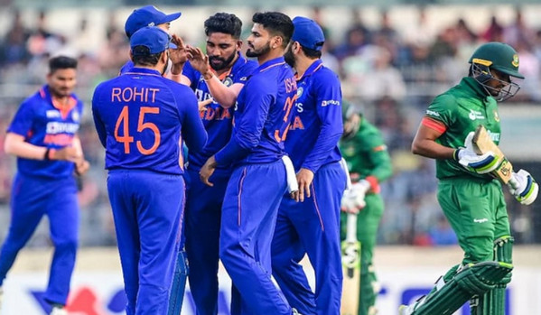 ১০ ওভার শেষে দেখে নিন বাংলাদেশের সর্বশেষ স্কোর
