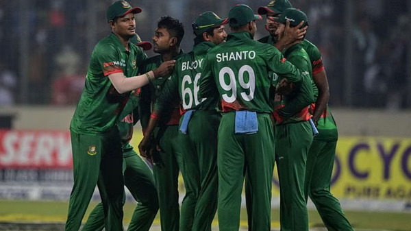 সাকিবের ঘূর্ণিতে কুপোকাত ভারতীয় ব্যাটিং, দেখুন সর্বশেষ স্কোর