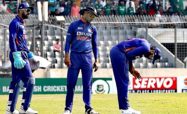 ব্রেকিং নিউজঃ মাঠ থেকে হাসপাতালে রোহিত শর্মা