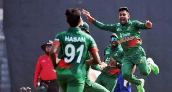 মিরাজের দুর্দান্ত ঘূর্ণিতে উইকেট হারালেন ভারত, দেখে নিন সর্বশেষ স্কোর