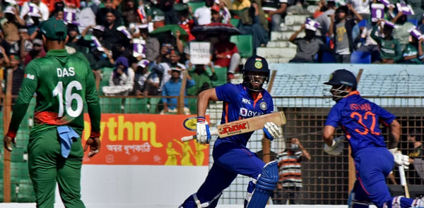বাংলাদেশকে আকাশ ছোঁয়া রানের টার্গেট দিল ভারত