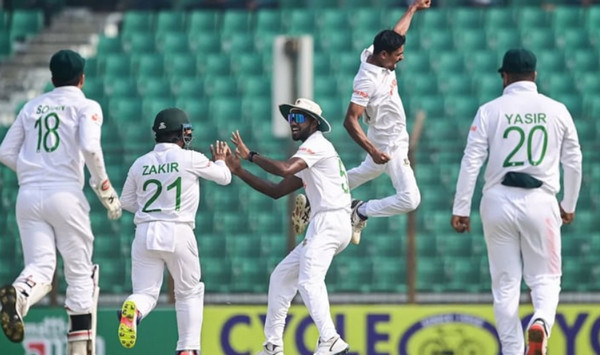 শেষ মুহূর্তে উইকেট নিল বাংলাদেশ, প্রথম দিন শেষে দেখে নিন সর্বশেষ স্কোর