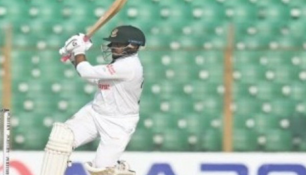 অভিষেকেই জাকিরের দুর্দান্ত সেঞ্চুরি, বড় সংগ্রহের পথে বাংলাদেশ