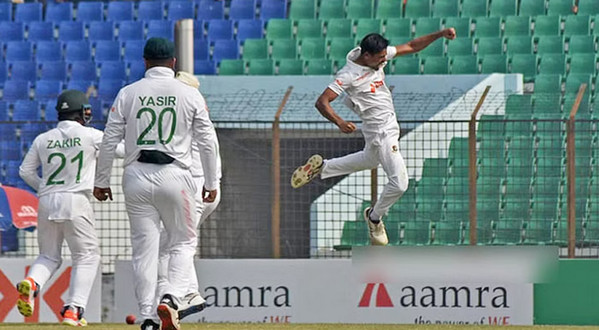 তাইজুলের তৃতীয় আঘাতের পরে লাঞ্চে বাংলাদেশ,দেখুন সর্বশেষ স্কোর