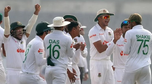 পান্তের সেঞ্চুরির পথের কাটা হল মিরাজ, দেখুন সর্বশেষ স্কোর