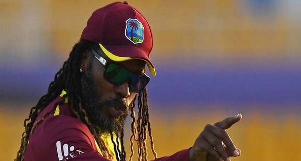 টাকা ফেরত চাইলেন গেইল