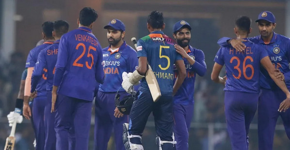 শেষ ওভারে চরম লড়াইয়ে শেষ হল ভারত-শ্রীলঙ্কার দ্বিতীয় টি-২০ ম্যাচ, জেনে নিন ফলাফল