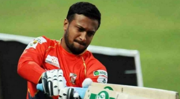 আউট হাওয়ার পরে যে কারনে আম্পায়ারের দিকে তেড়ে গেলেন সাকিব