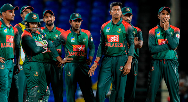 কমানো হচ্ছে ক্রিকেটারদের পারিশ্রমিক, থেমে নেই তারকাদের পেছনে কোটি কোটি টাকা খরচ