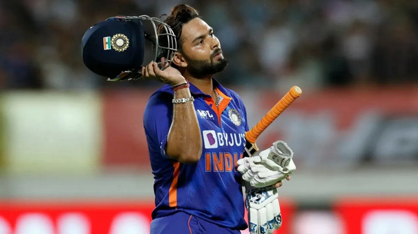 দুর্ঘটনার ১৭ দিন পর ভক্তদের অবিশ্বাস্য এক বার্তা দিলেন রিশাভ পান্ত