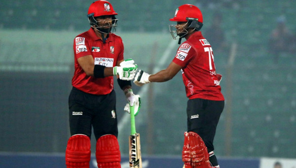 মাহমুদউল্লাহ-ইফতিখারের ব্যাটিং তাণ্ডবে ঢাকাকে বিশাল রানের টার্গেট দিল বরিশাল
