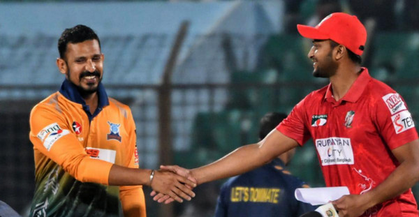 এই মাত্র শেষ হল বরিশাল-ঢাকা ম্যাচের টস, জেনে নিন ফলাফল