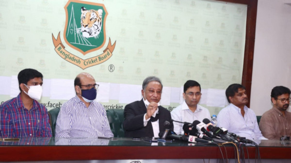 বিশ্বকাপের জন্য চমক দিয়ে ১৫ সদস্যের দল ঘোষণা করলো বিসিবি