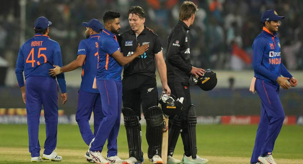 নিউজিল্যান্ড যেন পাড়ার টিম, কচুকাটা করলেন রোহিত-শামিরা