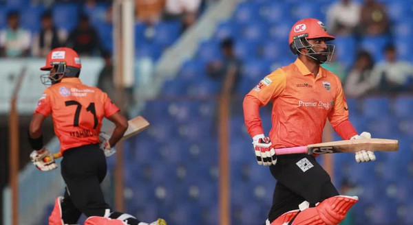 তামিমের ৯৫-হোপের ৯১ রানে কুমিল্লাকে আকাশ ছোয়া রানের লক্ষ্য দিল খুলনা