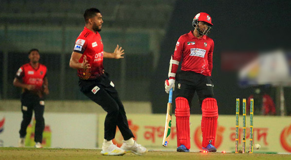 বিদেশি ক্রিকেটার রাসেল-নারাইনকে ছাপিয়ে মুকিদুলের ৫ উইকেট
