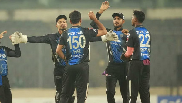অবিশ্বাস্য জয়ে কুমিল্লাকে সরিয়ে দিলো রংপুর