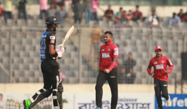 রংপুরের অধিনায়ক সোহানকে ফিরিয়ে দিলেন বরিশালের অধিনায়ক সাকিব