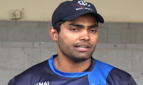 হঠাৎ করে মেজাজ হারিয়ে ক্ষেপলেন উমর আকমল