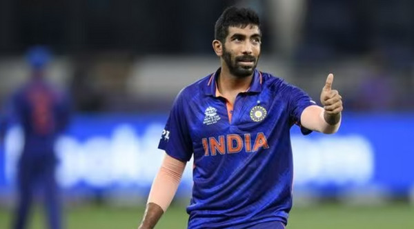ভারতের হয়ে নয়, যে দলের হয়ে ২২ গজে ফিরবেন বুমরাহ