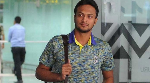 তামিমের দ্বন্দ্ব স্বীকারের পরের দিনই ঢাকায় পৌঁছেছেন সাকিব
