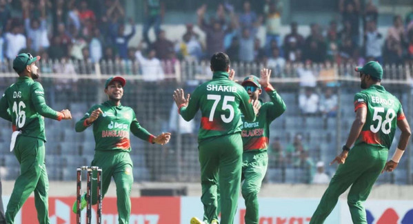 সাকিবের ঘূর্ণিতে শুরুতেই উইকেট হারাল ইংল্যান্ড, দকেহুন সর্বশেষ স্কোর
