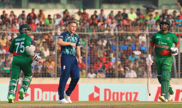 অবিশ্বাস্য ভাবে শেষ হল বাংলাদেশ-ইংল্যান্ডের দ্বিতীয় ম্যাচ, জেনে নিন ফলাফল