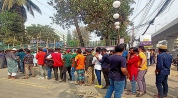 বাংলাদেশ-ইংল্যান্ড ম্যাচ দেখতে চরম ভোগান্তিতে দর্শক