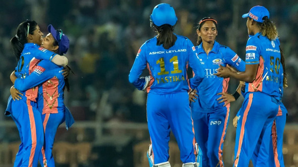 শীর্ষ স্থান ধরে রাখতে যে দল নিয়ে মাঠে নামছে মুম্বই ইন্ডিয়ান্স