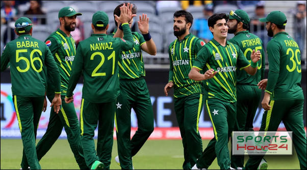 পাকিস্তানের হেডকোচ বদলানোর একদিন পরেই বোলিং কোচের নাম ঘোষণা