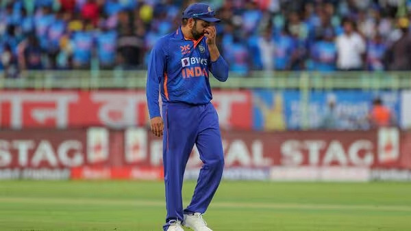 অস্ট্রেলিয়ার কাছে লজ্জাজনক হারের পর যাদেরকে দুষলেন অধিনায়ক রোহিত