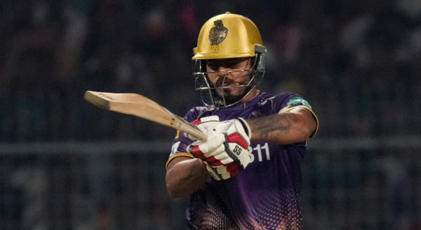 ১৪ ওভার শেষ দেখে নিন কলকাতার সর্বশেষ স্কোর